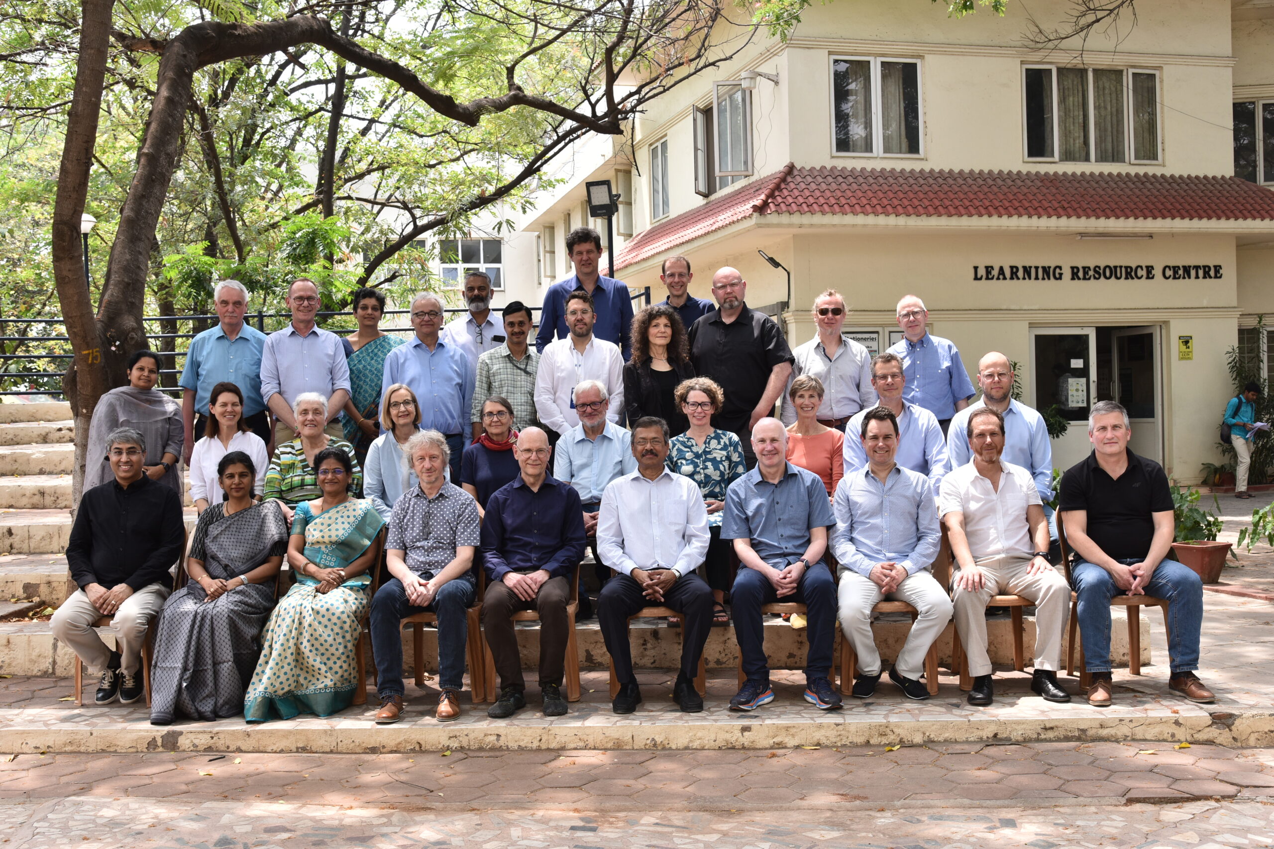 An der offiziellen Einweihung der PSGIAS German School of Technology in Coimbatore nahmen im März Vertreterinnen und Vertreter verschiedener deutscher Hochschulen teil, darunter Prof. Dr. Dirk Fröhling (1. Reihe, 4. v.l.) und Prof. Dr. André M. Latour, Vizepräsident für Nachhaltigkeit und Internationales (1. Reihe 3. v. r.). Der Besuch fiel mit den DAAD-Jubiläumsfeierlichkeiten zusammen, die das 65-jährige Bestehen des Deutschen Akademischen Austauschdienstes in Indien feiern. © PSGIAS German School of Technology