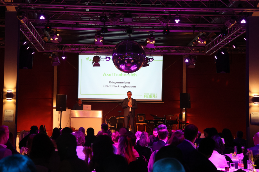 Bürgermeister Axel Tschersich bei der Bestenehrung