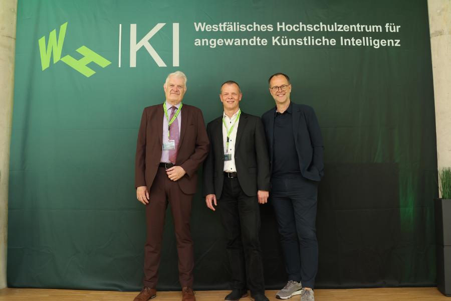 Bei der Eröffnung des WHKI: (v. l.) Manfred Leichtweis, 1. Bürgermeister von Gelsenkirchen, Prof. Dr. Christian Kuhlmann, Direktor des WHKI, und Prof. Dr. Bernd Kriegesmann, Präsident der Westfälischen Hochschule.